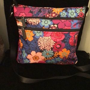 Vera Bradley teiple zip Iconic Hipster Crossbody